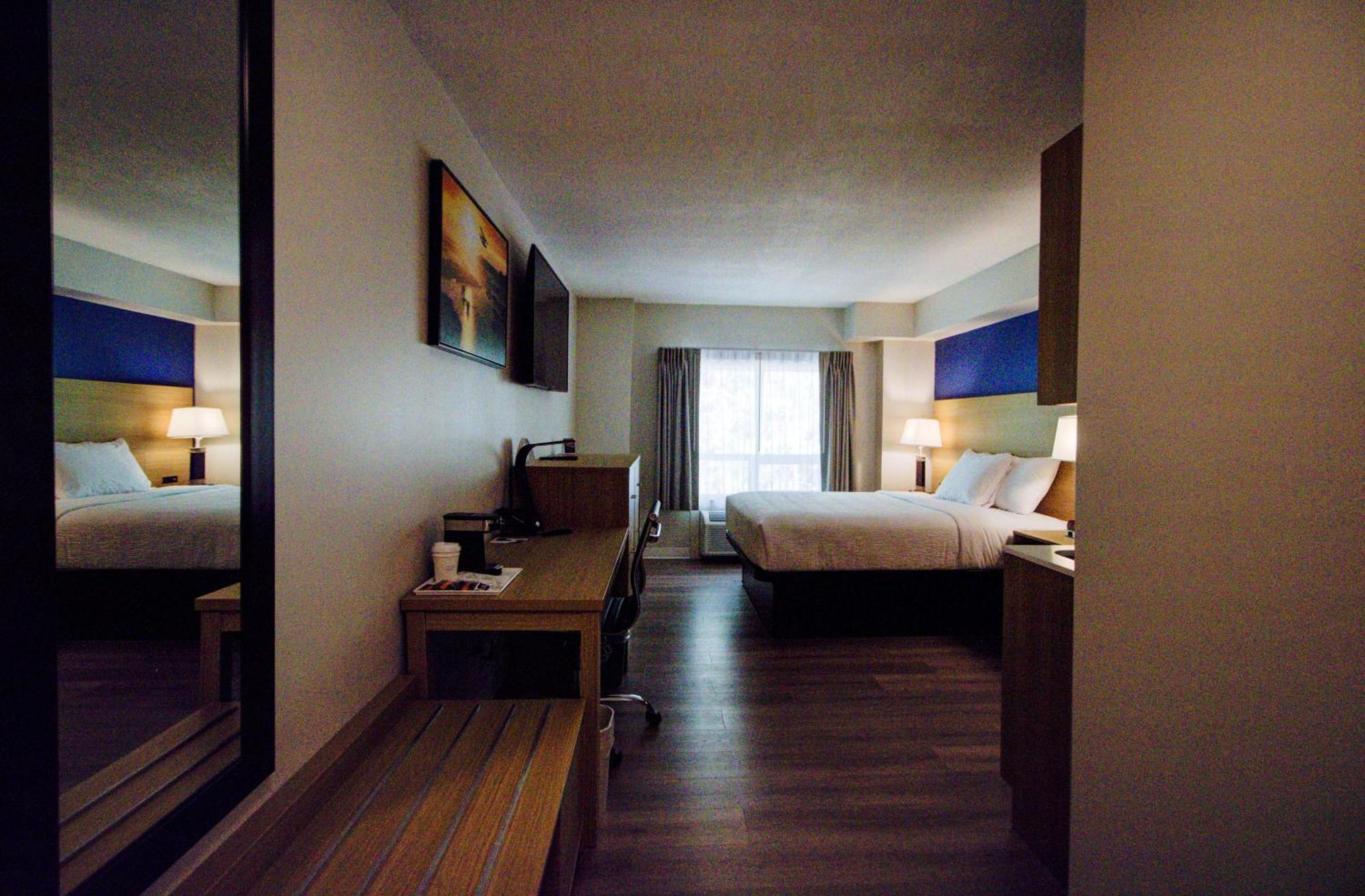 Baymont By Wyndham Gold River Eksteriør bilde